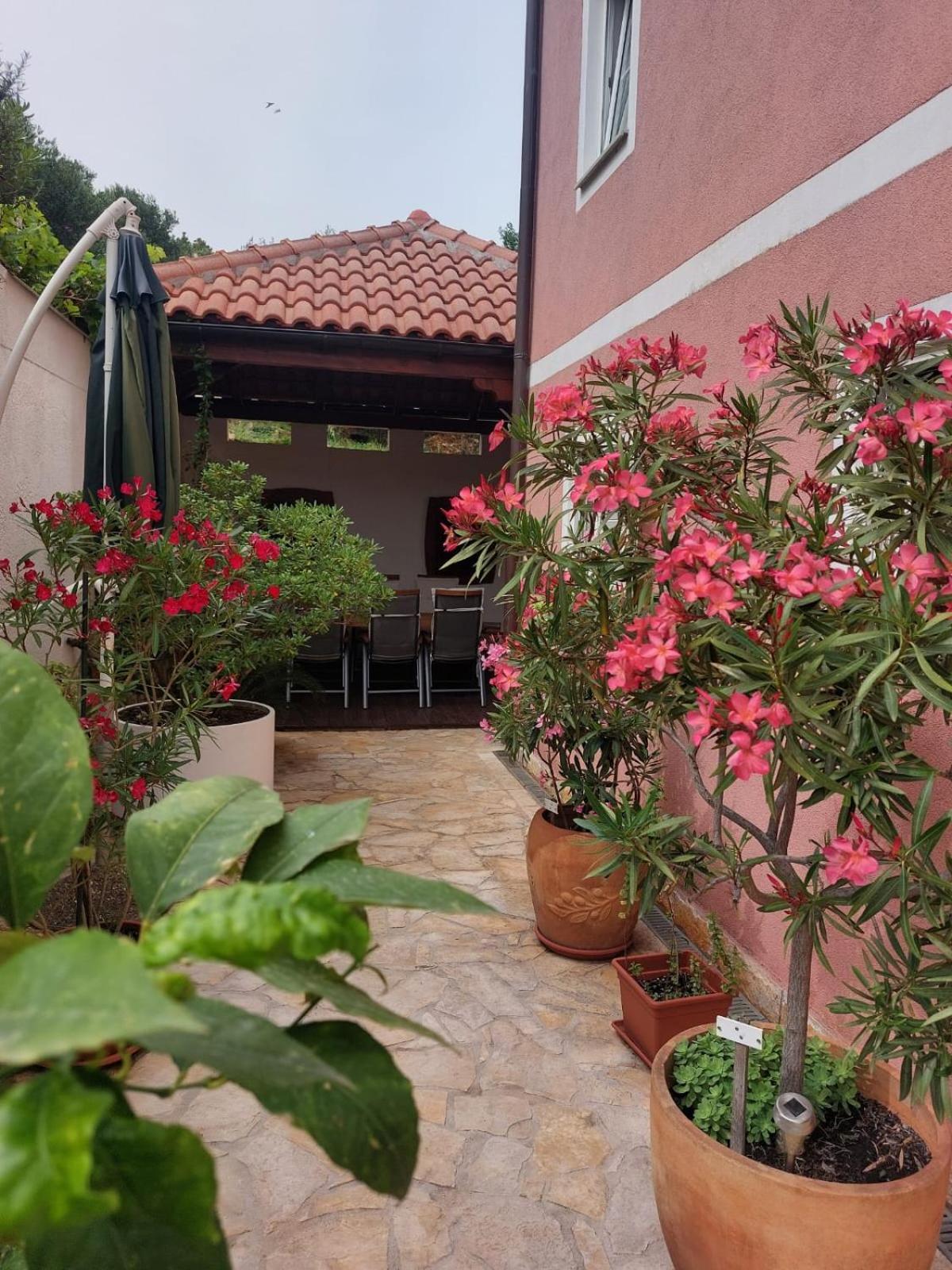Apartments Ljubo Stari Grad  Eksteriør billede