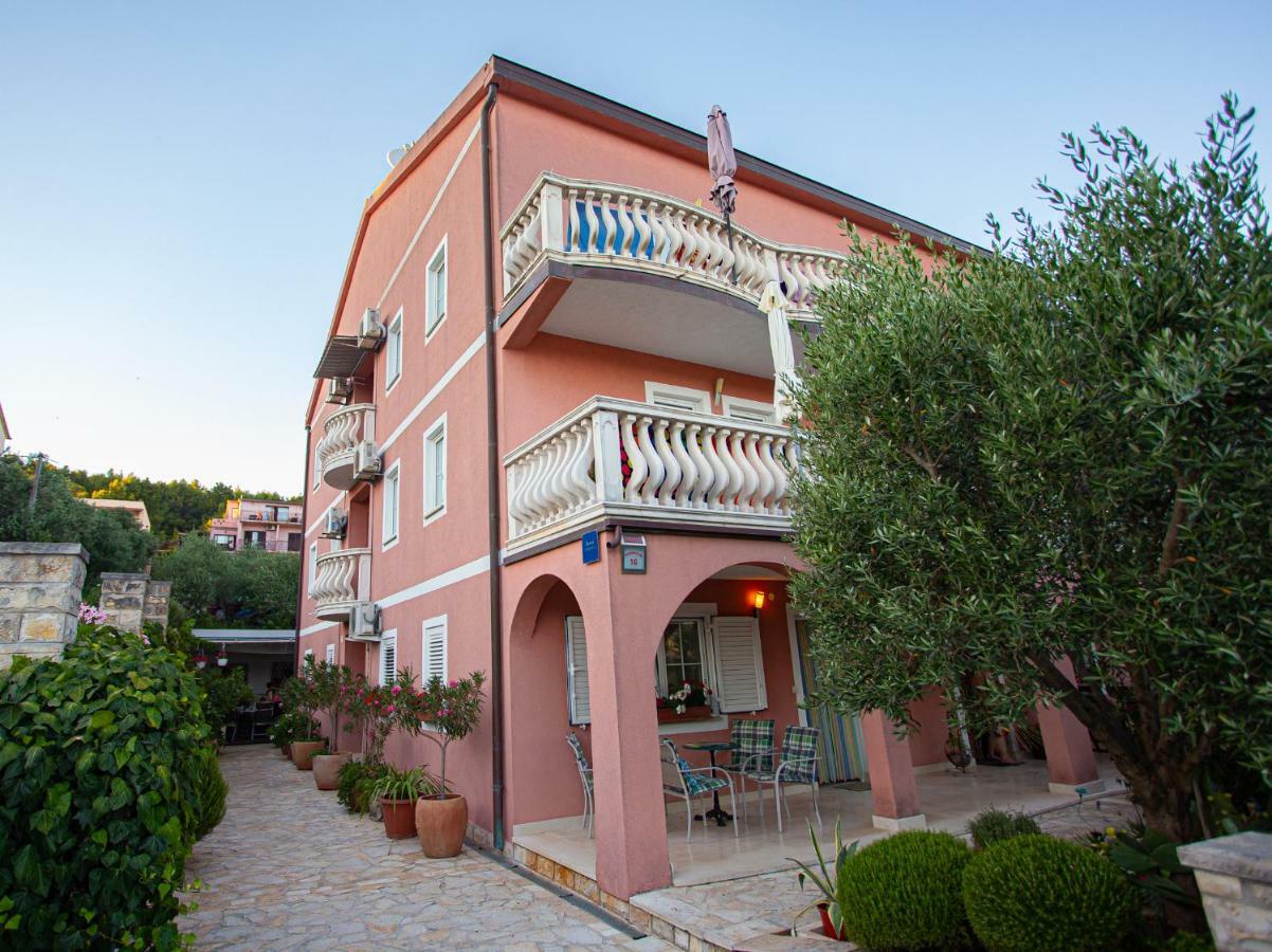 Apartments Ljubo Stari Grad  Eksteriør billede
