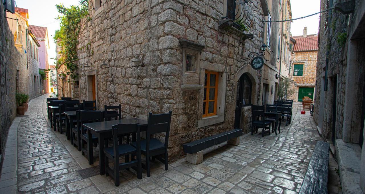 Apartments Ljubo Stari Grad  Eksteriør billede