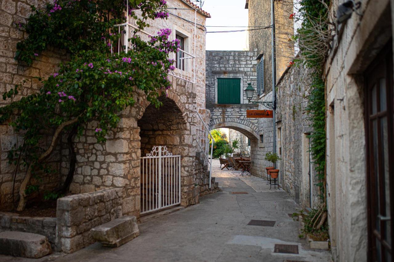 Apartments Ljubo Stari Grad  Eksteriør billede