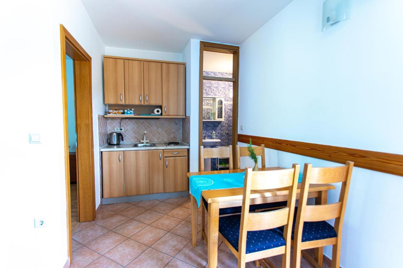 Apartments Ljubo Stari Grad  Eksteriør billede