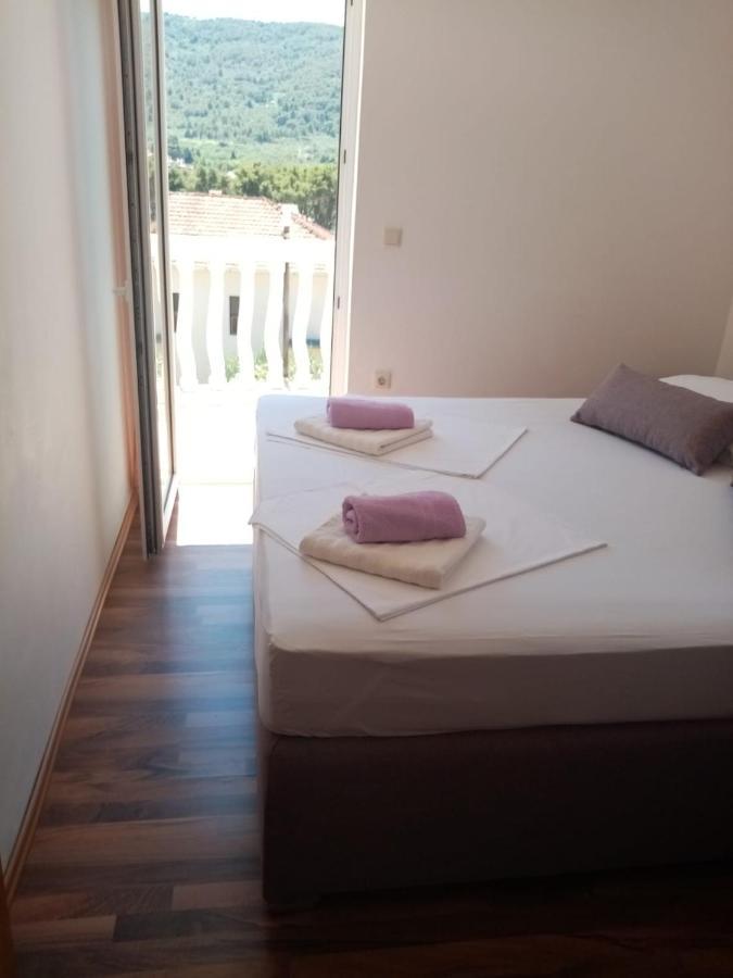 Apartments Ljubo Stari Grad  Eksteriør billede