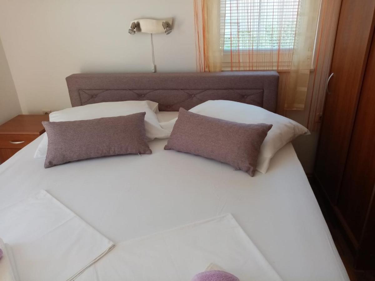 Apartments Ljubo Stari Grad  Eksteriør billede